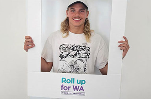 Western Bulldogs player Bailey Smith gets vaccinated for COVID-19